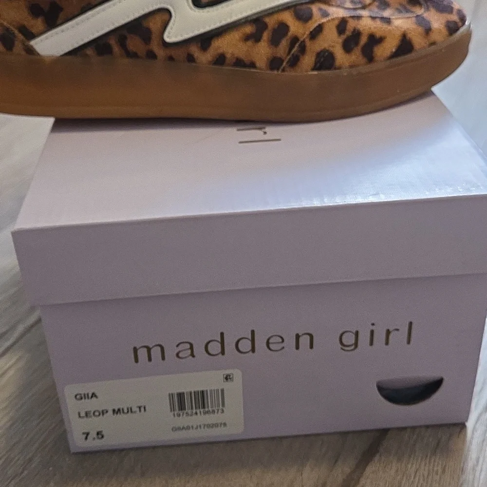 Madden Girl Giia Lace-Up Low-Top Sneakers - Picture 7 of 7
